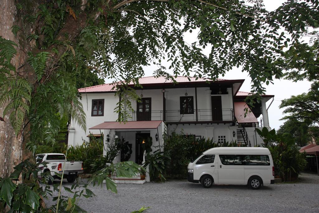 Basaga Holiday Residences Κουτσίνγκ Εξωτερικό φωτογραφία